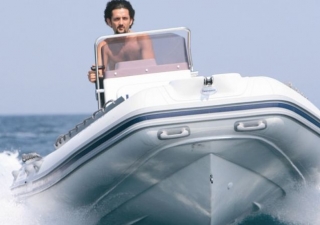  Renta de un barco a motor en Lavandou 